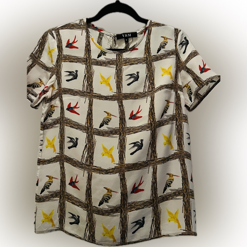 Y & M 100% silk blouse. Size S. Vintage “bird and nest” print.